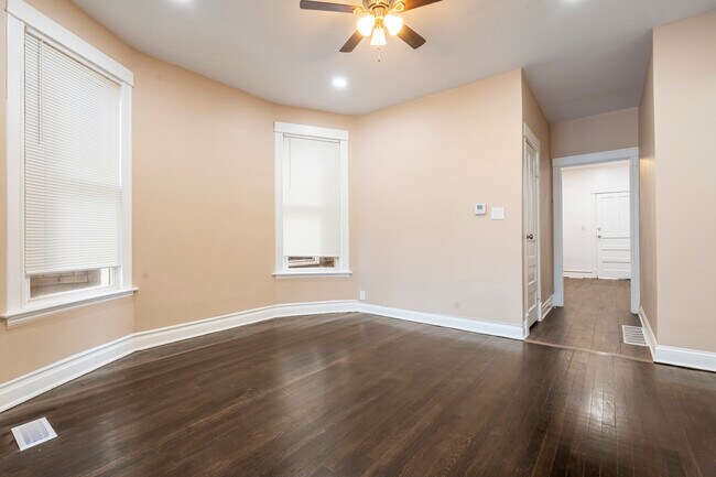 Building Photo - 1540 N Keeler Ave