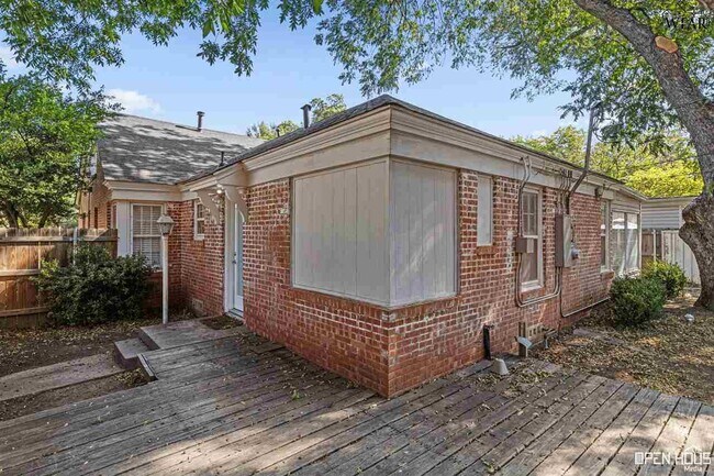Building Photo - 1823 Victory Ave