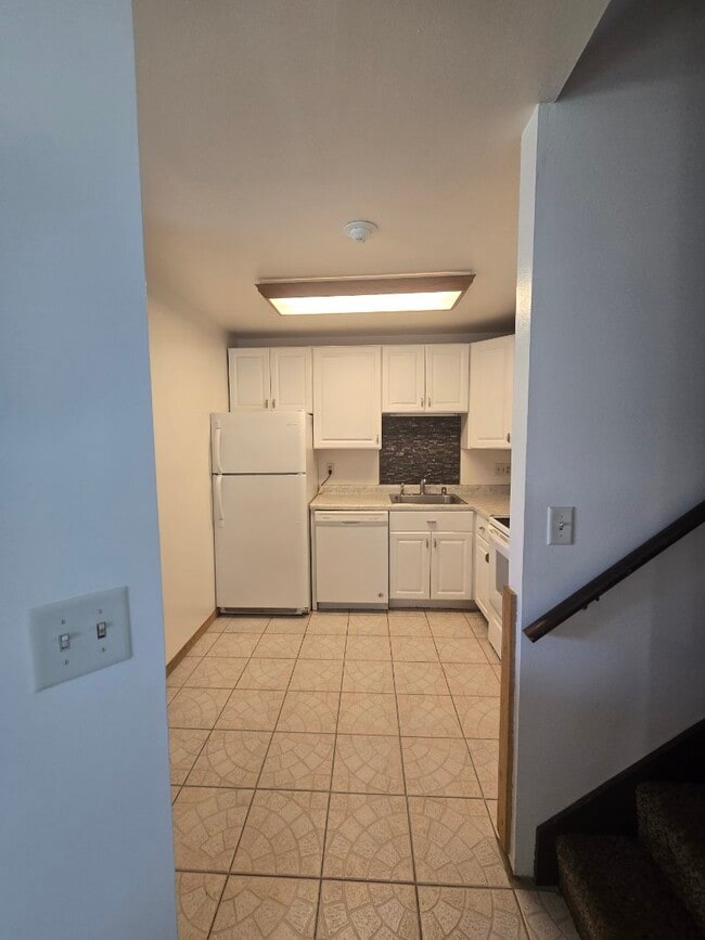 Building Photo - 9020 N Park Plaza Ct