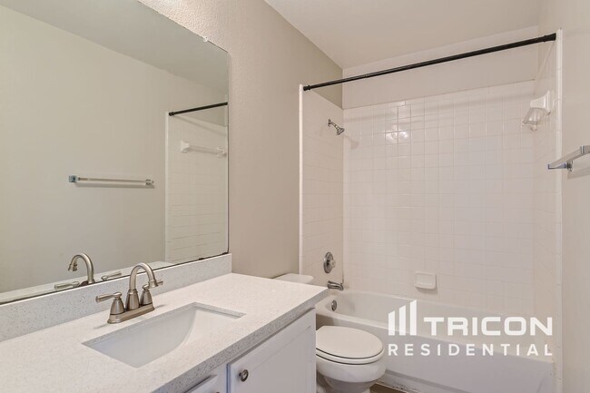 Building Photo - 501 Tobin Dr