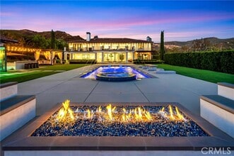 Building Photo - 2037 Delphine Ln