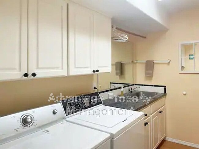 Building Photo - 1622 SW Country Club Pl