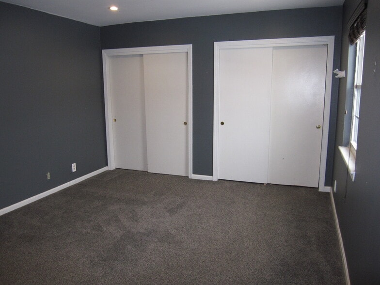 Building Photo - 2008 Windsor Dr