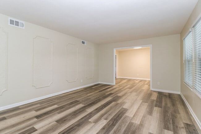 Building Photo - 2325 Vorhof Dr