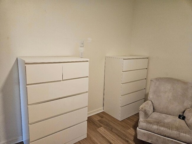 Building Photo - 710 N Avenue C