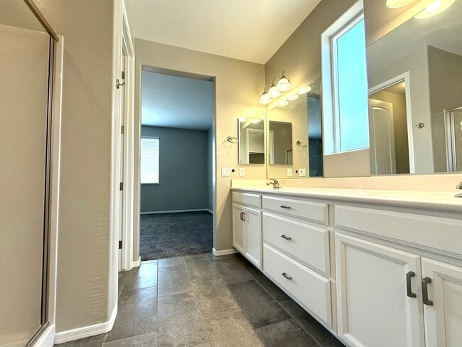 Building Photo - Beautiful 3-Bedroom Home for Rent in Saddl...