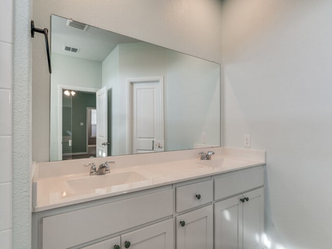 Building Photo - 181 Driftoak Dr