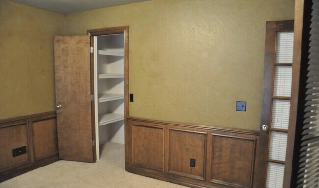 Building Photo - 6613 Stinchcomb Dr