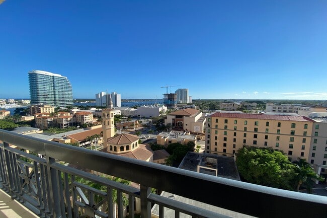 Building Photo - 801 S Olive Ave