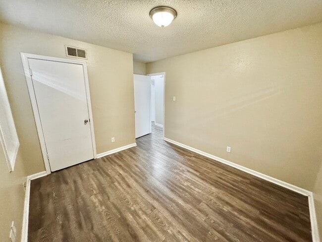 Building Photo - 408 Braycliff Cove