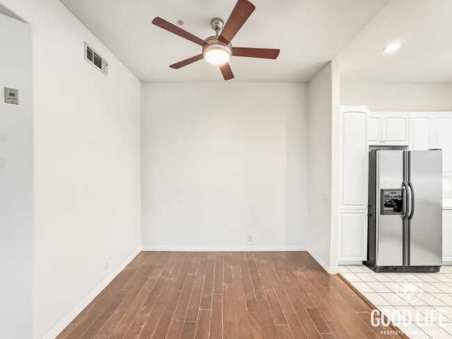 Building Photo - Bright 2Bd/2.5Ba End Unit w/Water/Sewer/Trash Included In Prestigious Tustin Community!