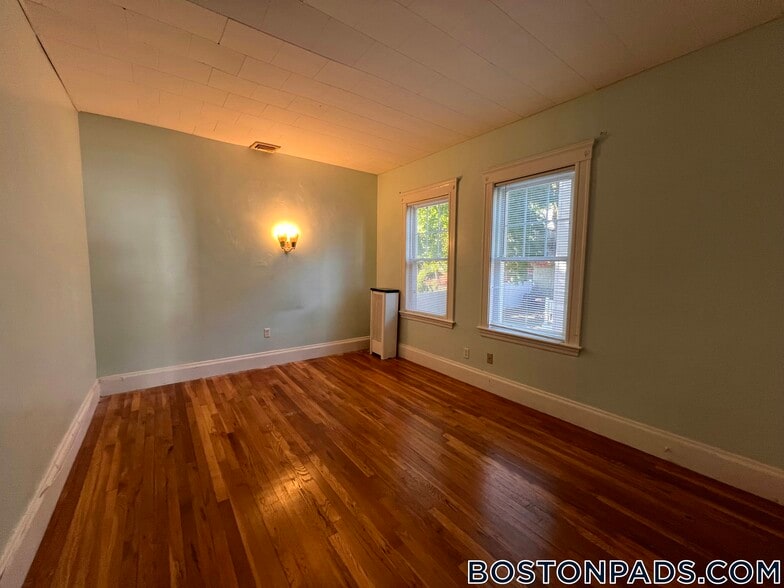 Building Photo - 30 Lawrence St