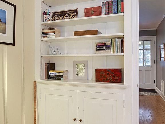 Building Photo - "Charming 3-Bed Home with Granite Elegance...