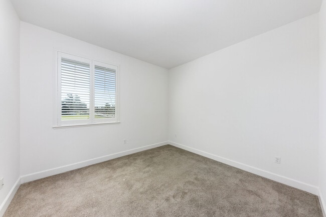 Building Photo - 1680 Southview Dr