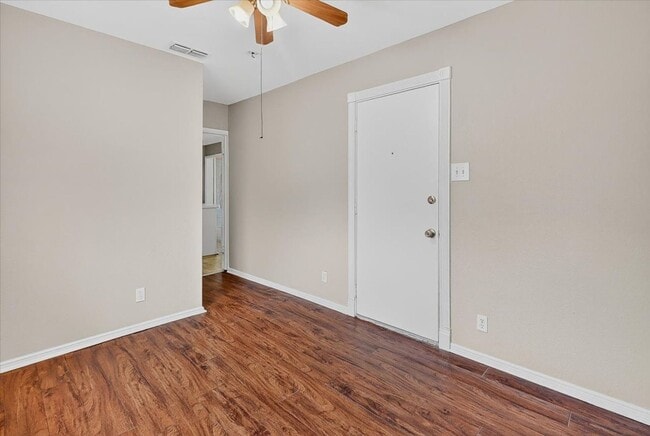 Building Photo - 4729 Prinston- 4bed/1bath- $1,395/month