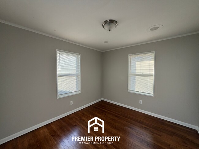 Building Photo - Charming 3BR Memphis Home with Tile Floors, Dining Area & Fenced Backyard