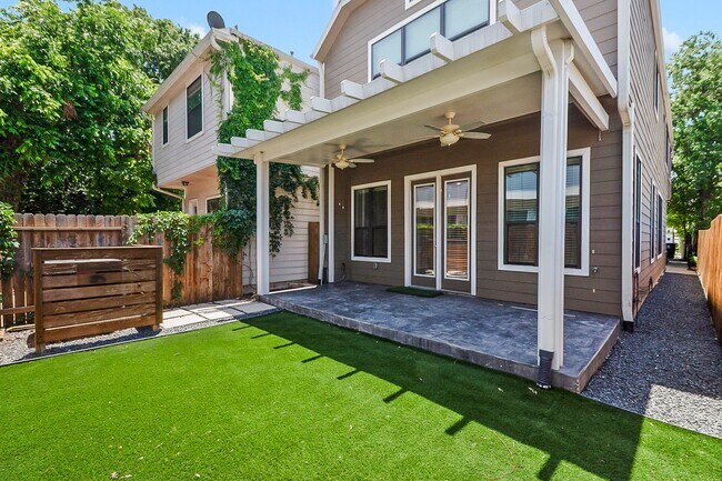 Building Photo - 5328 Larkin St