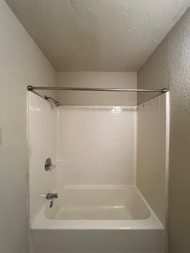 Building Photo - 1906 Bosque Blvd