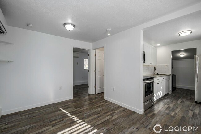 Building Photo - 1238 Oak St