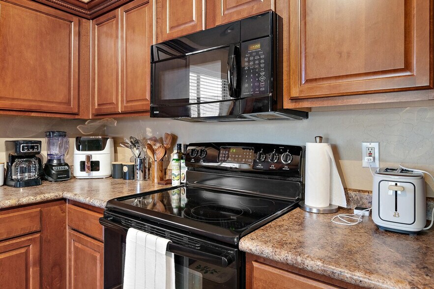 Building Photo - 2900 E Mead Dr