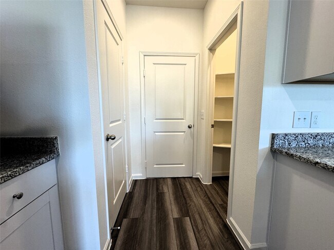 Building Photo - 8219 Vacek Xing Wy