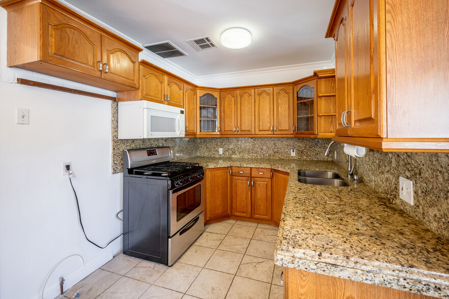 Building Photo - 10645 Mather Ave