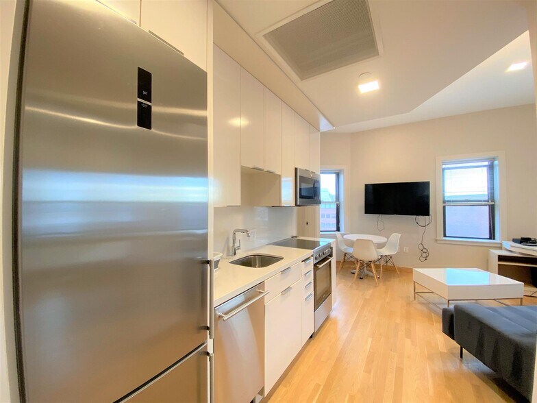 Building Photo - 115 Mt Auburn St