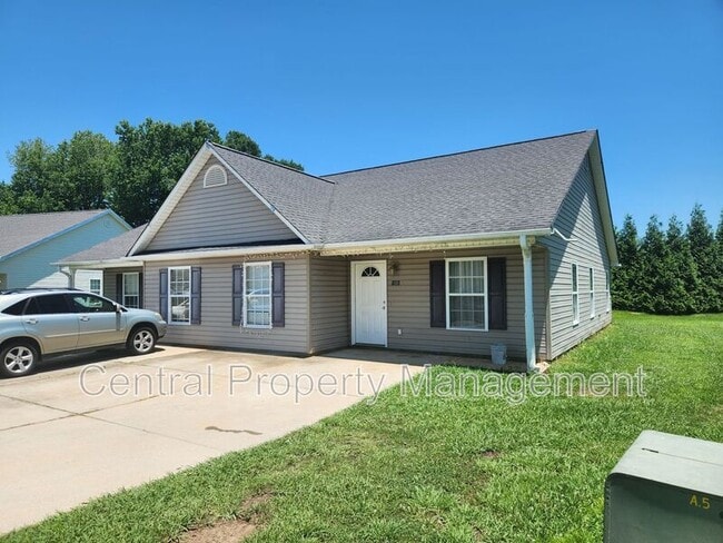 Primary Photo - 506 Seays Crest Dr