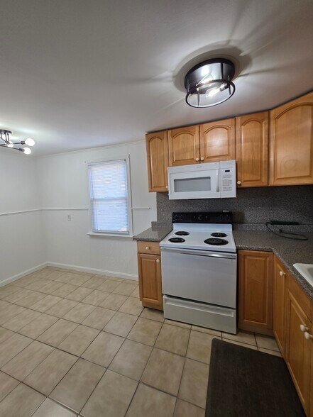 Building Photo - 7 High St