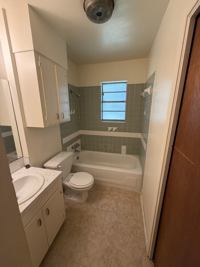 Building Photo - 6308 Frondosa Dr