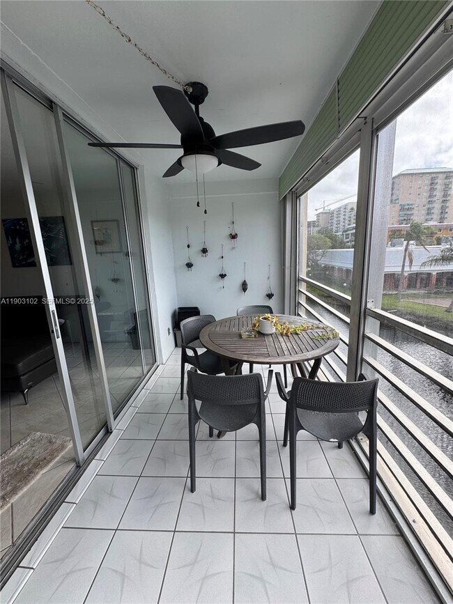 Building Photo - 505 E Dania Beach Blvd