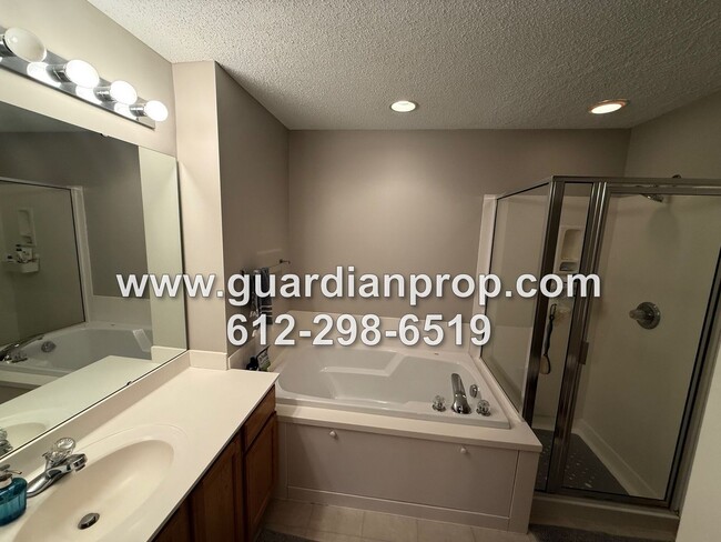 Building Photo - End Unit Townhouse for August, Vaulted Cei...