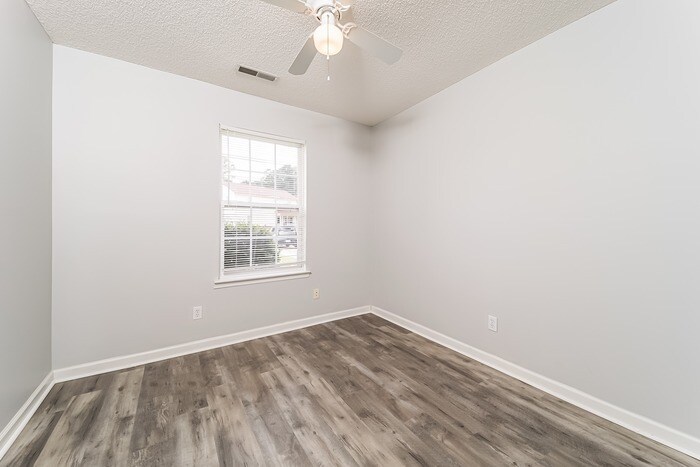 Building Photo - 115 Ashdown Dr