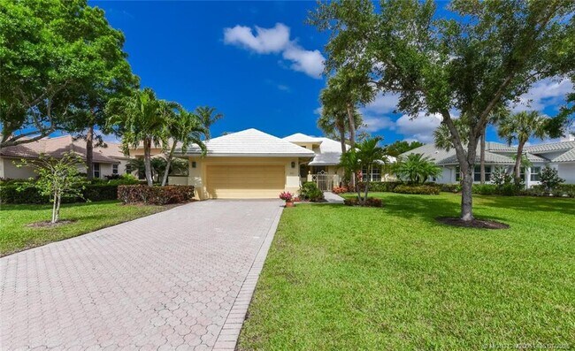 Building Photo - 3510 SE Cambridge Dr