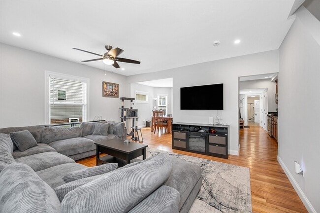 Building Photo - 146 S Pleasant St