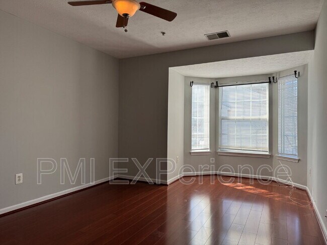 Building Photo - 8931 Town Center Cir