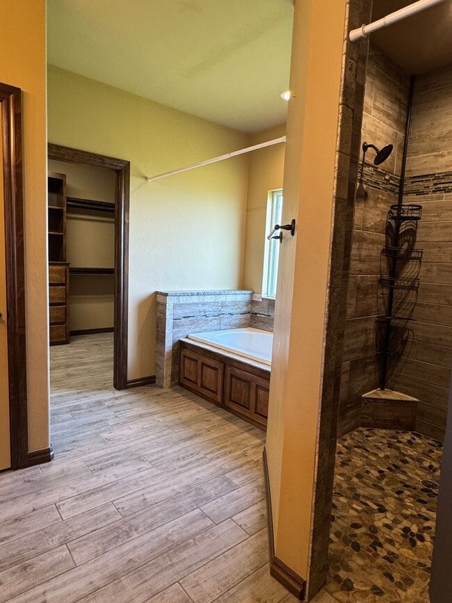 Building Photo - 8294 SE 90th St