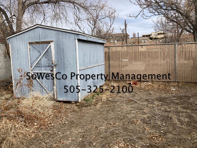 Building Photo - Cute 3 Bedroom Home with beautiful Kitchen