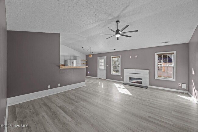 Building Photo - 335 Tall Pine Rd
