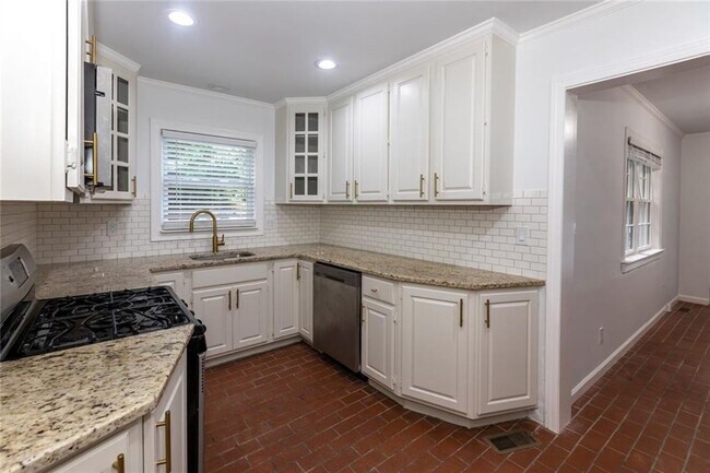 Building Photo - 1311 Roxboro Dr NE