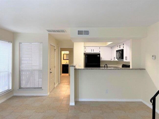 Building Photo - 11530 N May Ave