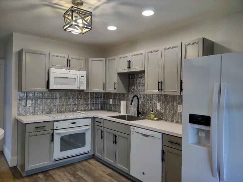 New Kitchen - 902 Inca St