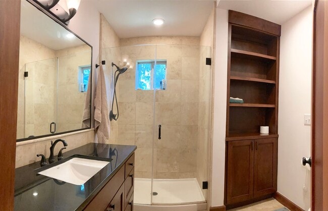 Building Photo - Charming Hyde Park Bungalow with Modern Co...