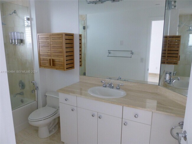 Building Photo - 21050 Point Pl