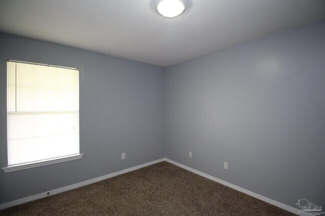 Building Photo - 22 Arapaho Dr
