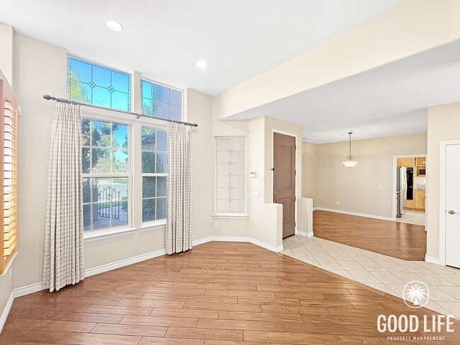 Building Photo - Spacious Torrey View Home with Flexible Floorplan in Gated Community