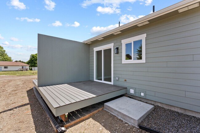 Building Photo - Newly built 4 Bedroom Duplex With Garage