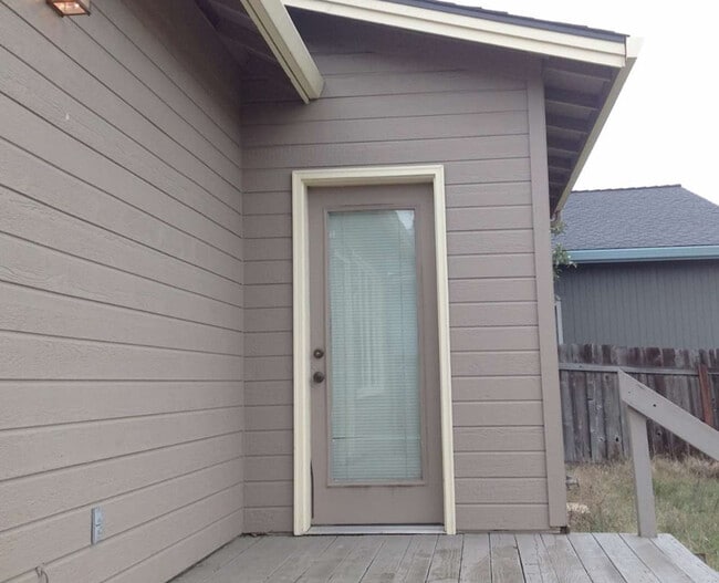 Building Photo - 203 N Wightman St