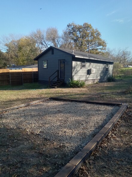 Primary Photo - 8619 Ridge Rd