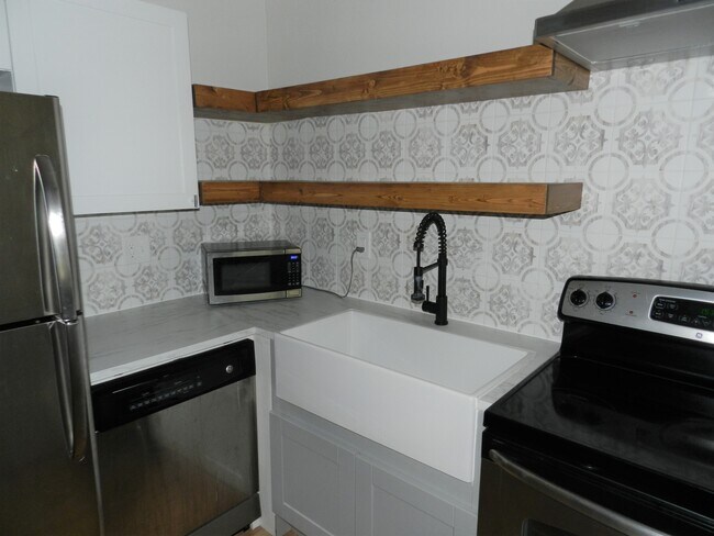 Building Photo - 360 13th Ave NE